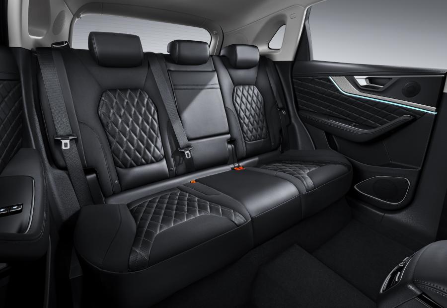 Интерьер HongQi HS5 2019 года  (фото 28 из 36)